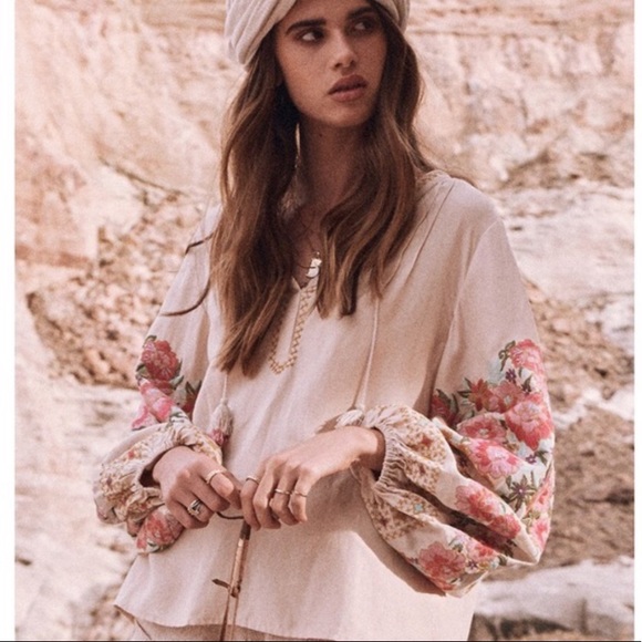 Everkaki Embroidered Bohemian Beige Top Size Medium - Picture 1 of 5